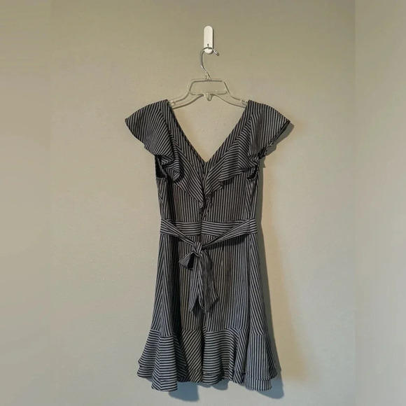 J.O.A. Stripe Ruffle Faux Wrap Dress XS - Picture 4 of 7